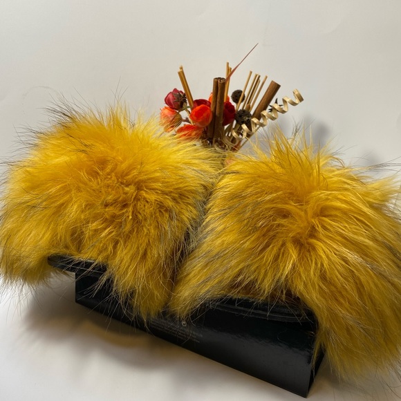 ✨NWOT✨ Fluffy Fur Slides - Picture 7 of 11
